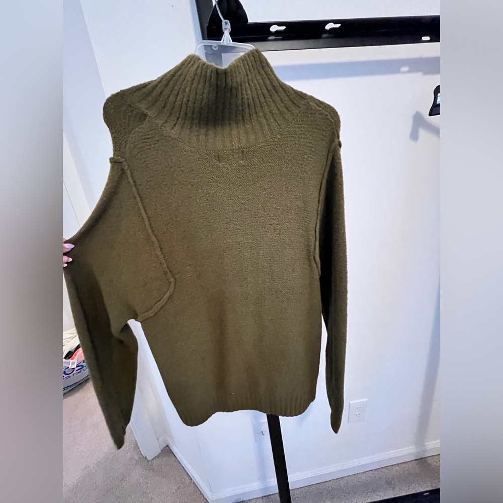 Universal Threads Green Mock Turtleneck Sweater - image 5